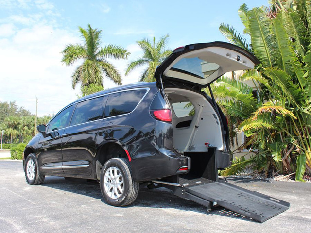 2020 Chrysler Pacifica Touring L 121.6