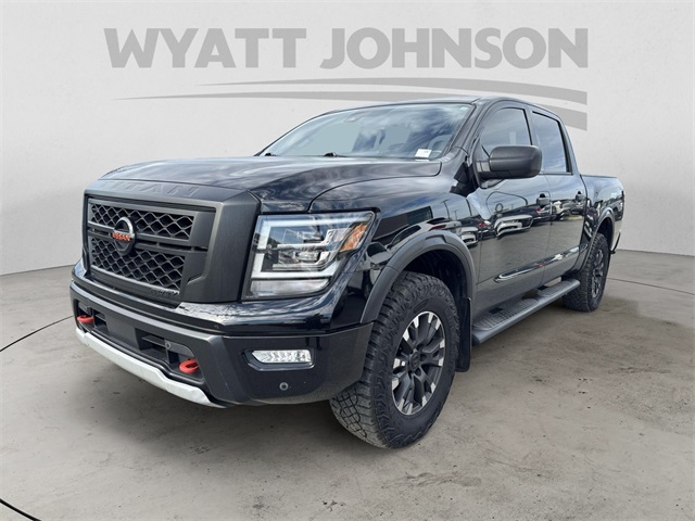 2022 Nissan TITAN PRO-4X Crew Cab Extra Short Bed