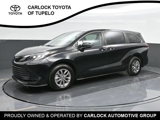 2022 Toyota Sienna LE 8-Passenger 120.5