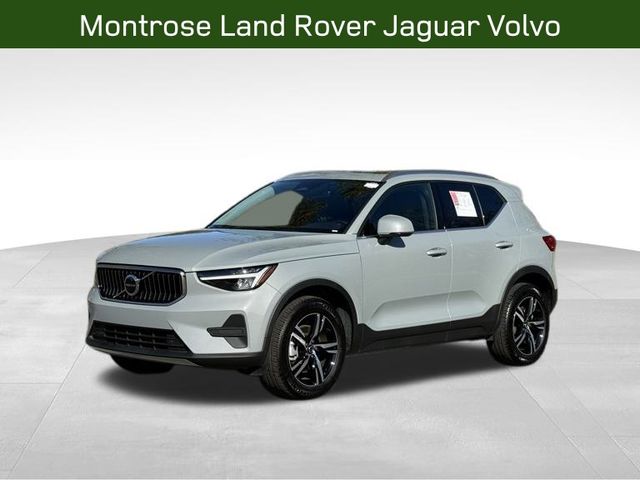 2024 Volvo XC40 B5 Core Dark Theme
