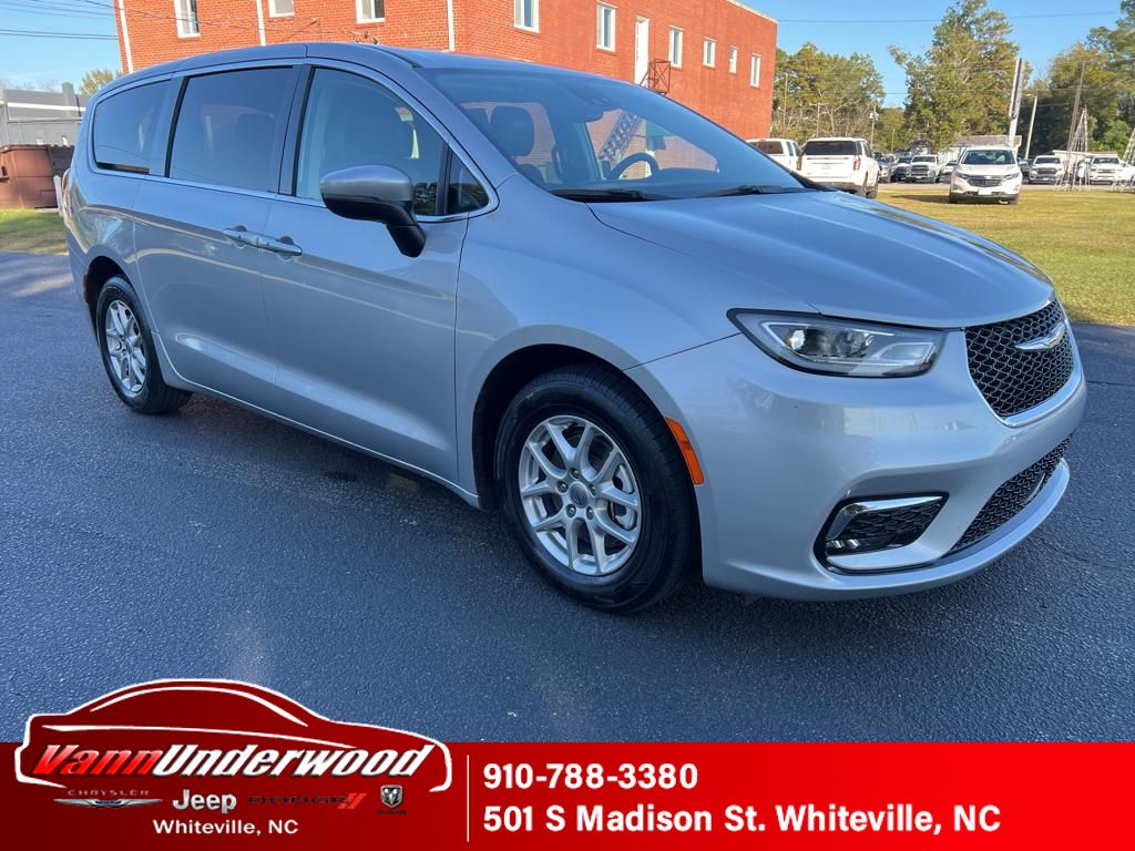 2023 Chrysler Pacifica Touring L 121.6