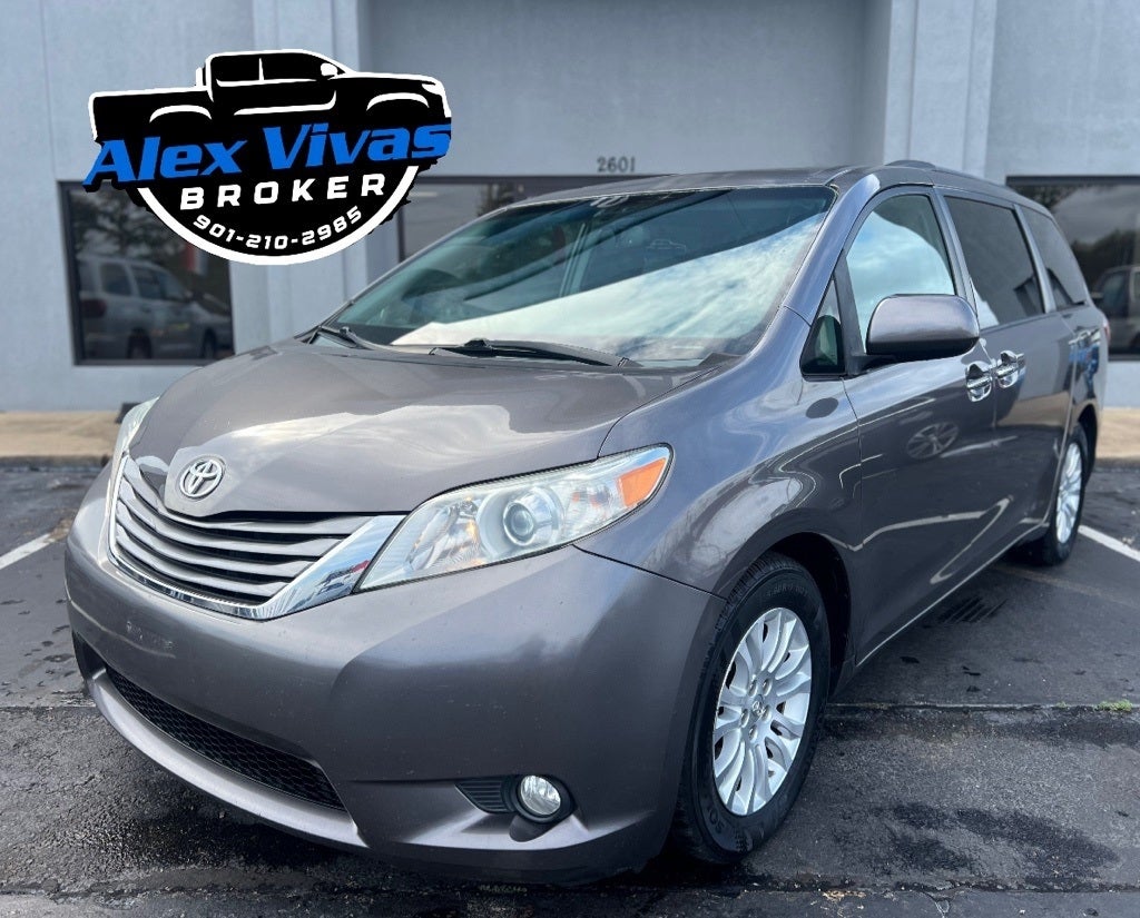 2016 Toyota Sienna XLE 8-Passenger 119.3