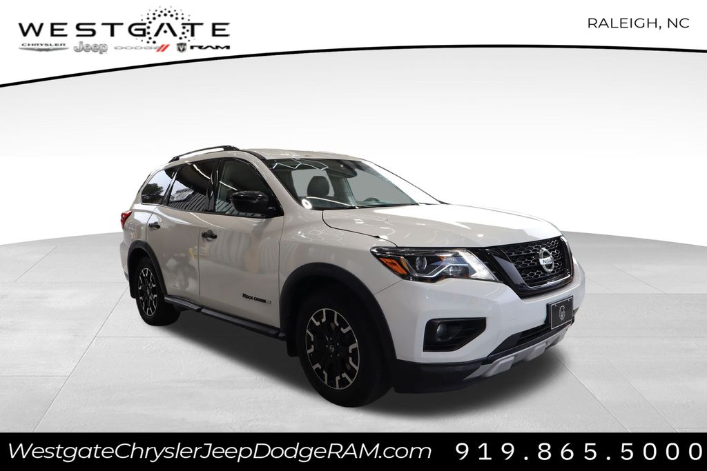 2020 Nissan Pathfinder SV