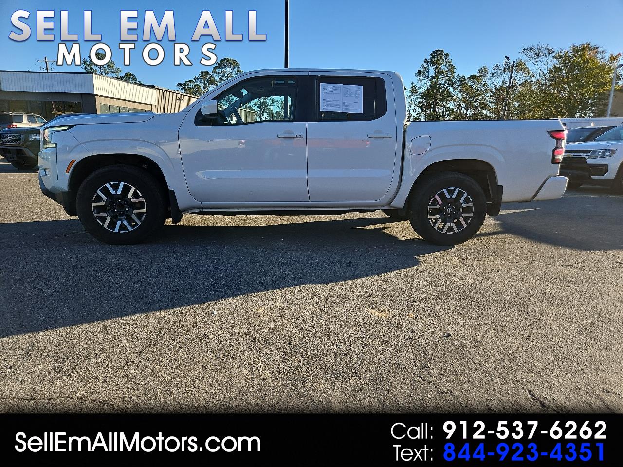 2022 Nissan Frontier SV Crew Cab Short Bed