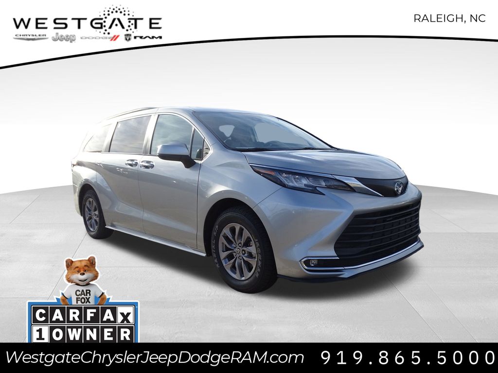 2023 Toyota Sienna XLE 8-Passenger 120.5