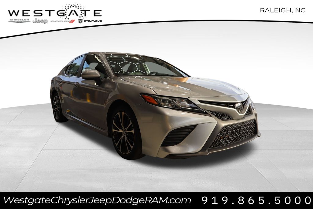 2020 Toyota Camry SE