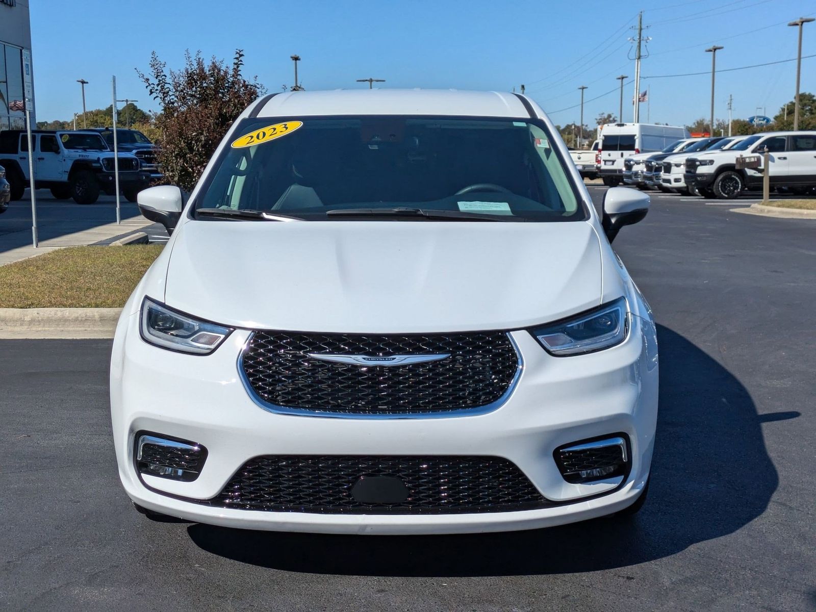 2023 Chrysler Pacifica Touring L 121.6