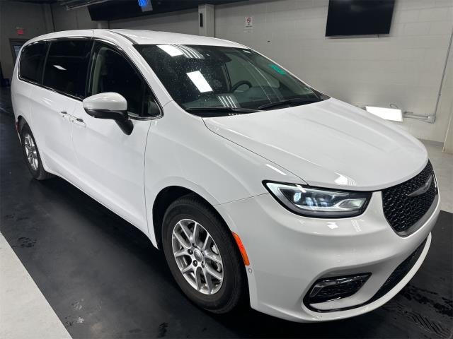 2023 Chrysler Pacifica Touring L 121.6