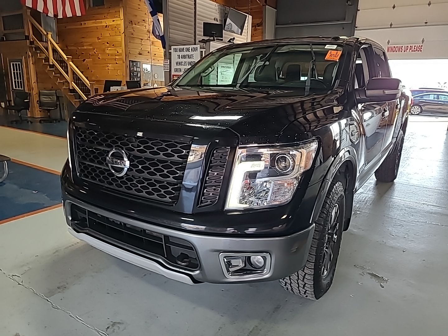 2017 Nissan TITAN PRO-4X Crew Cab Extra Short Bed