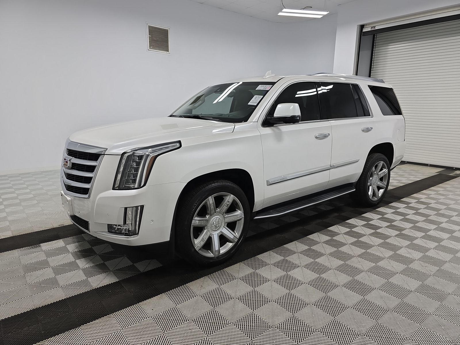 2018 Cadillac Escalade Luxury 1SB