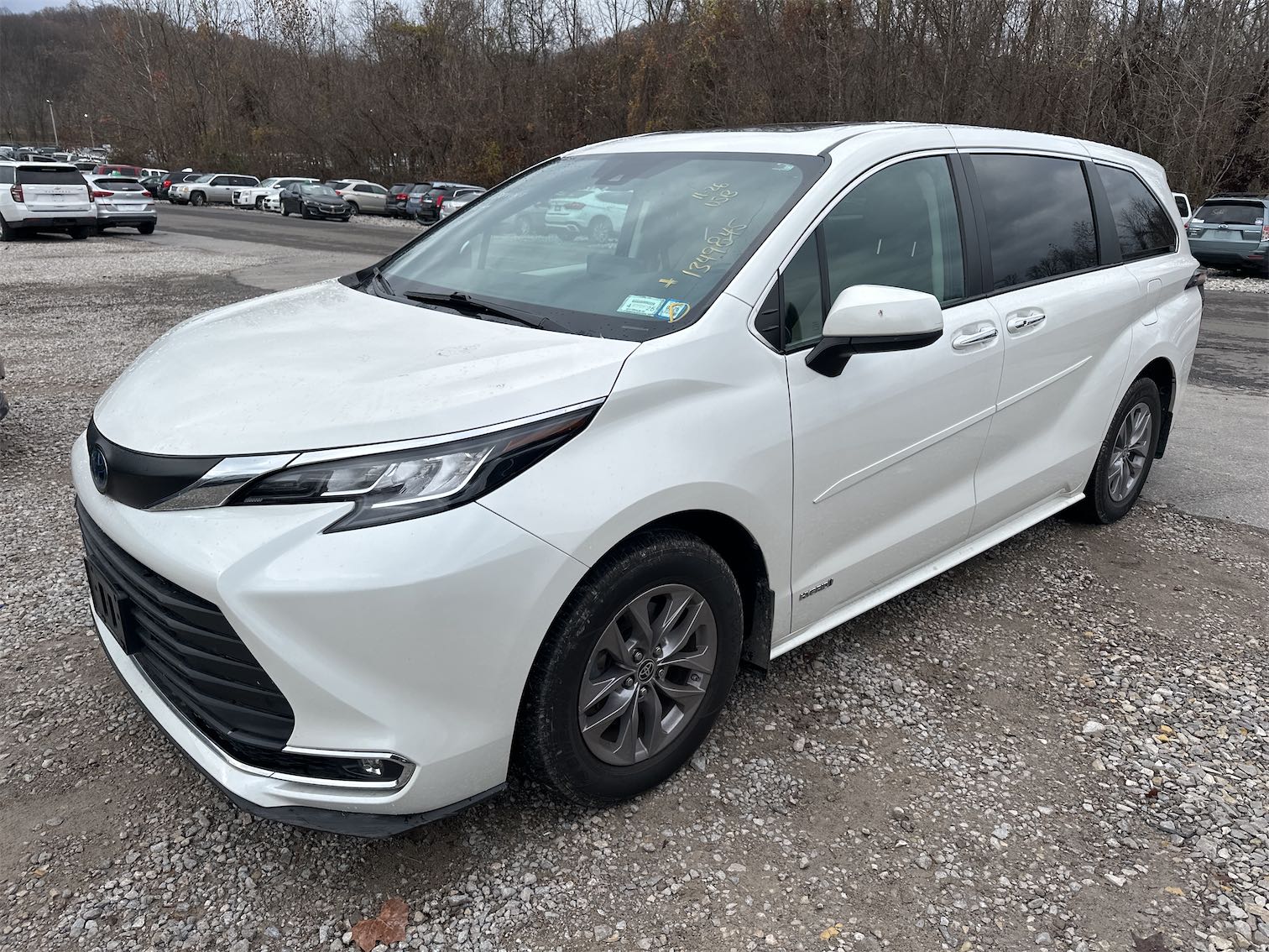 2021 Toyota Sienna XLE 7-Passenger 120.5