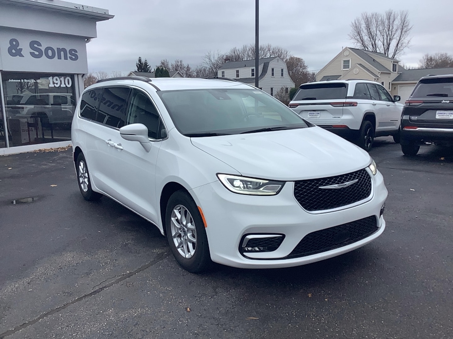 2022 Chrysler Pacifica Touring L 121.6
