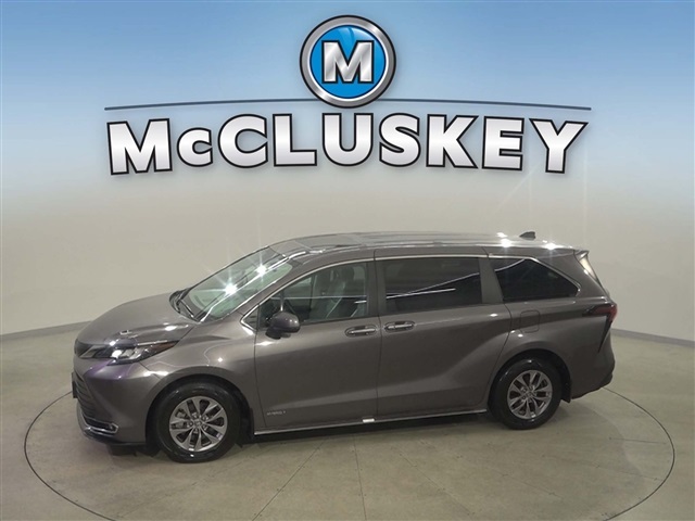 2021 Toyota Sienna XLE 8-Passenger 120.5