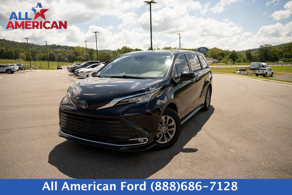 2022 Toyota Sienna XLE 7-Passenger 120.5