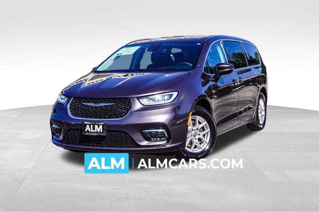 2023 Chrysler Pacifica Touring L 121.6