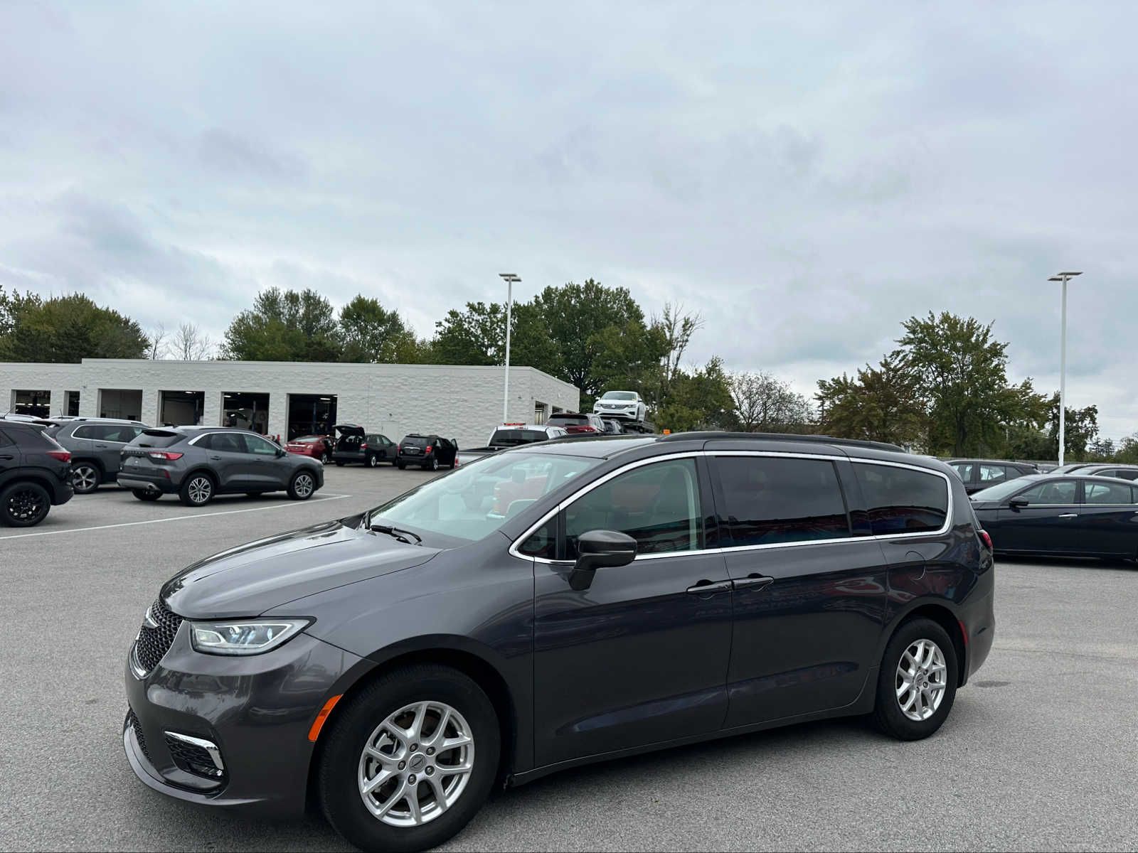 2022 Chrysler Pacifica Touring L 121.6