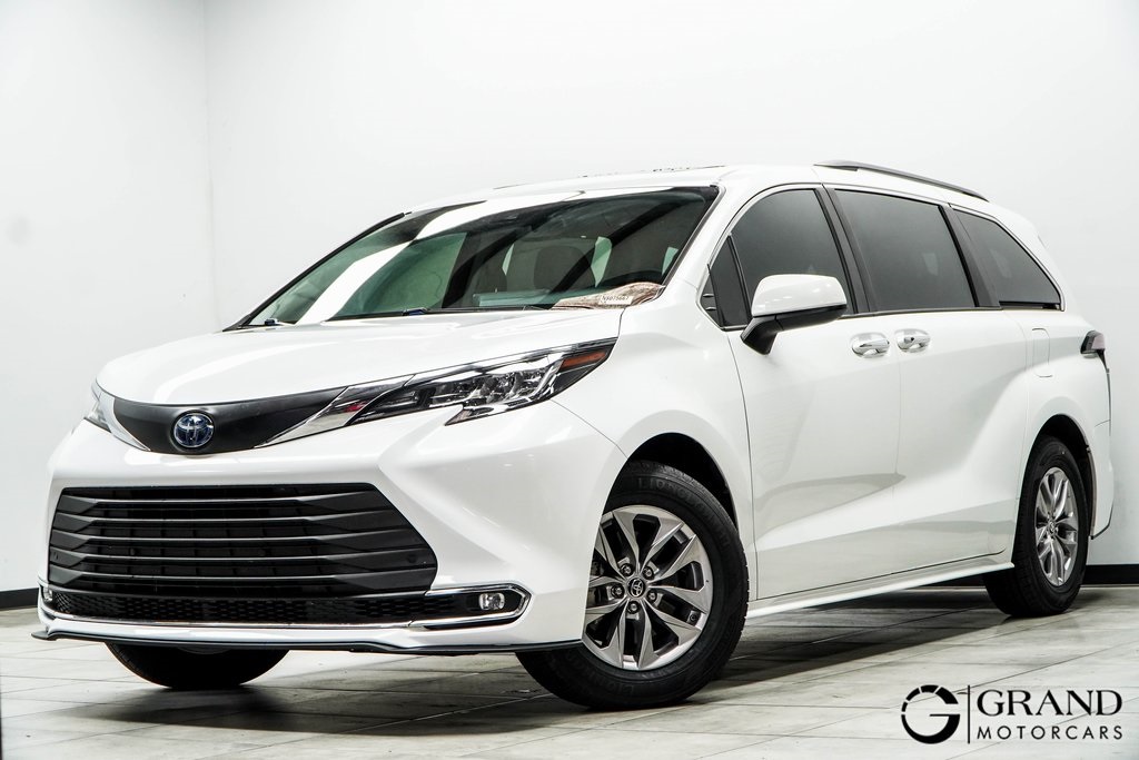 2022 Toyota Sienna XLE 7-Passenger 120.5