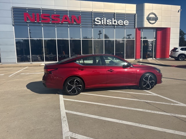 2023 Nissan Altima SR