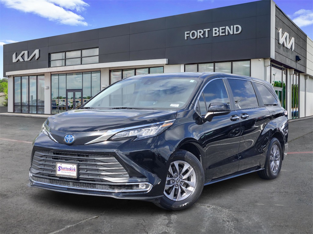 2022 Toyota Sienna XLE 8-Passenger 120.5