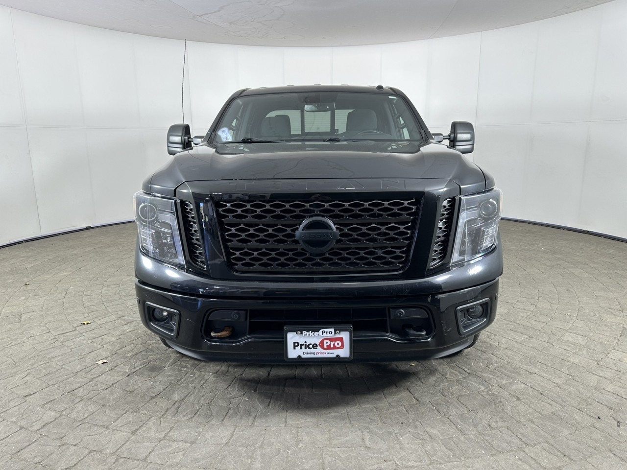 2018 Nissan Titan SV Midnight Edition Crew Cab Short Bed