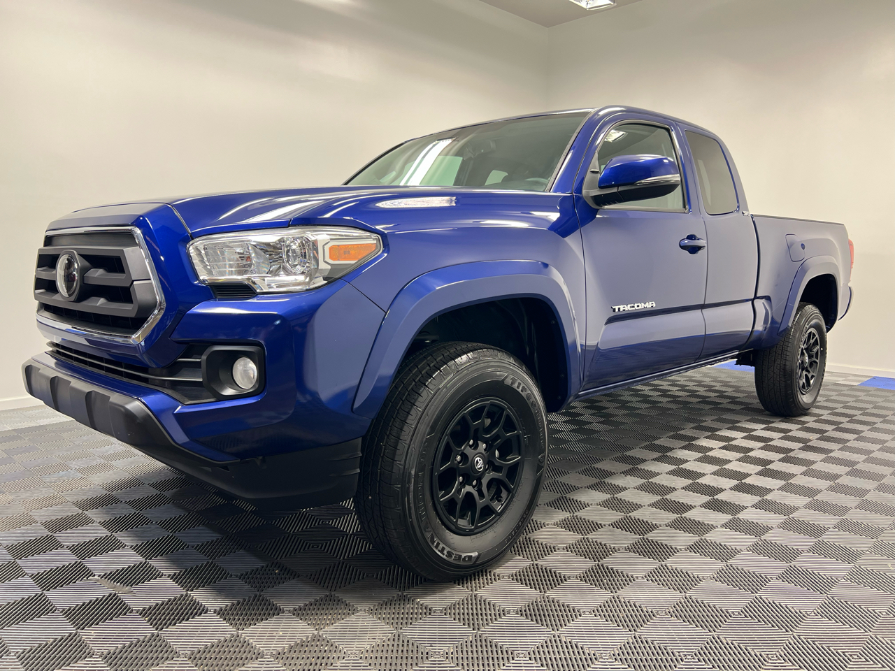 2022 Toyota Tacoma SR5 Extended Cab Long Bed w/Rear Doors