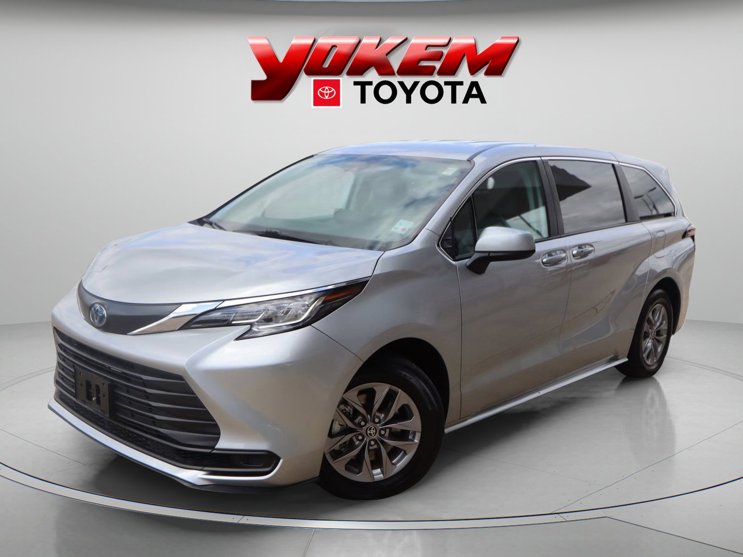 2023 Toyota Sienna LE 8-Passenger 120.5