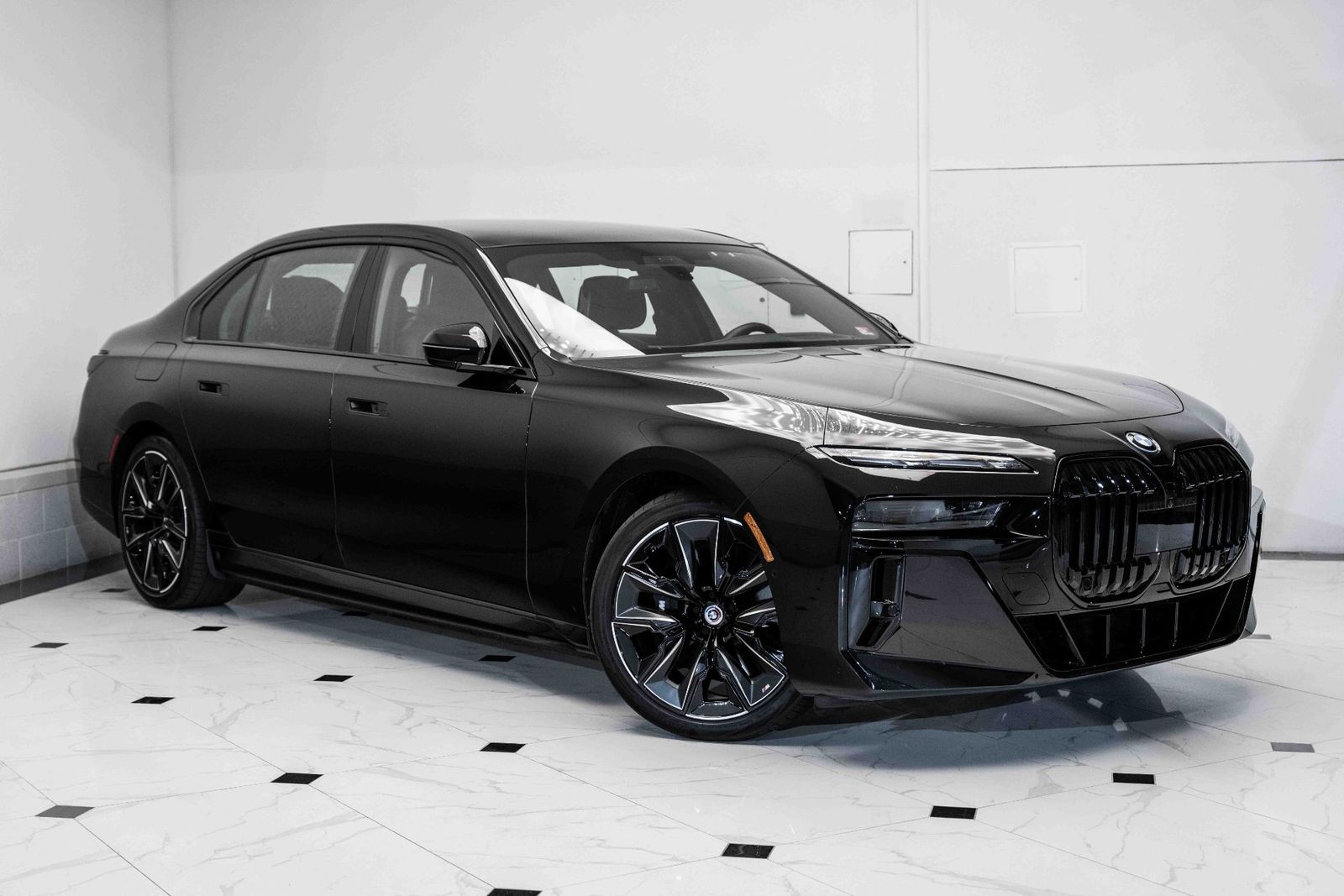 2024 BMW i7 xDrive60 M SPORT LINE