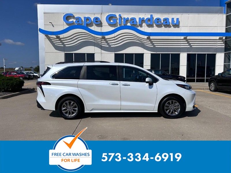 2023 Toyota Sienna XLE 8-Passenger 120.5