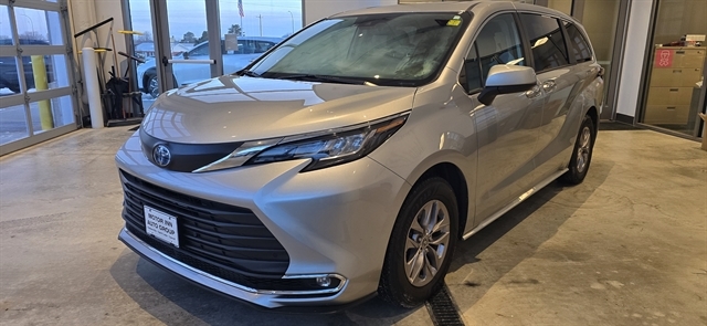 2022 Toyota Sienna XLE 8-Passenger 120.5