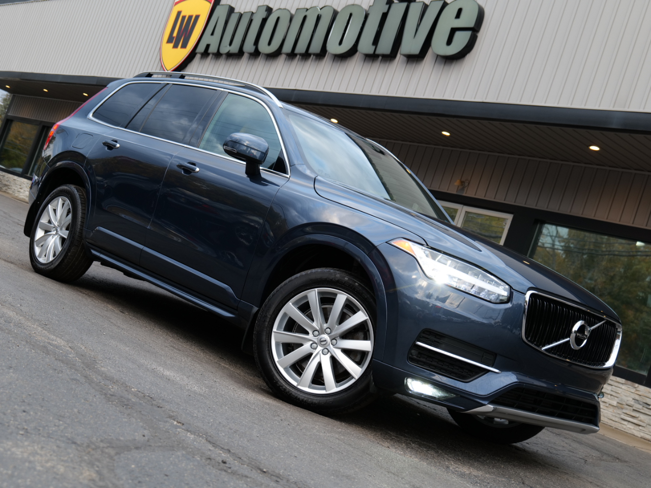 2018 Volvo XC90 T6 Momentum 7-Passenger