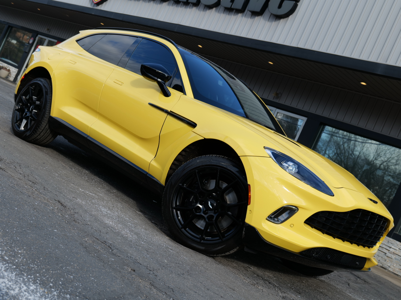 2022 Aston Martin DBX