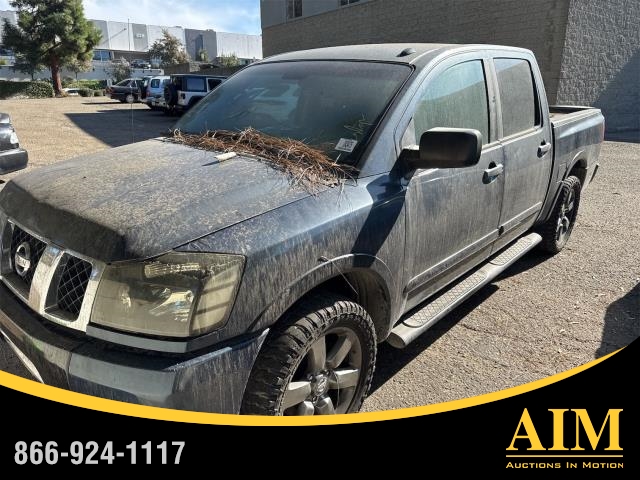 2015 Nissan TITAN SV Crew Cab Extra Short Bed
