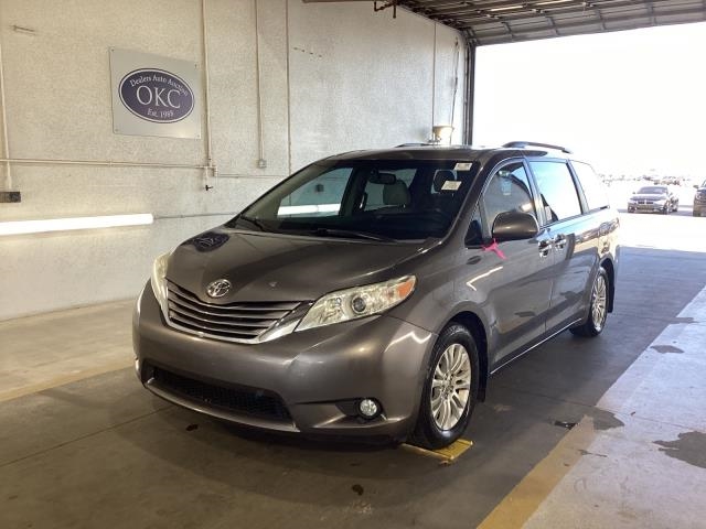 2016 Toyota Sienna XLE Premium 8-Passenger 119.3