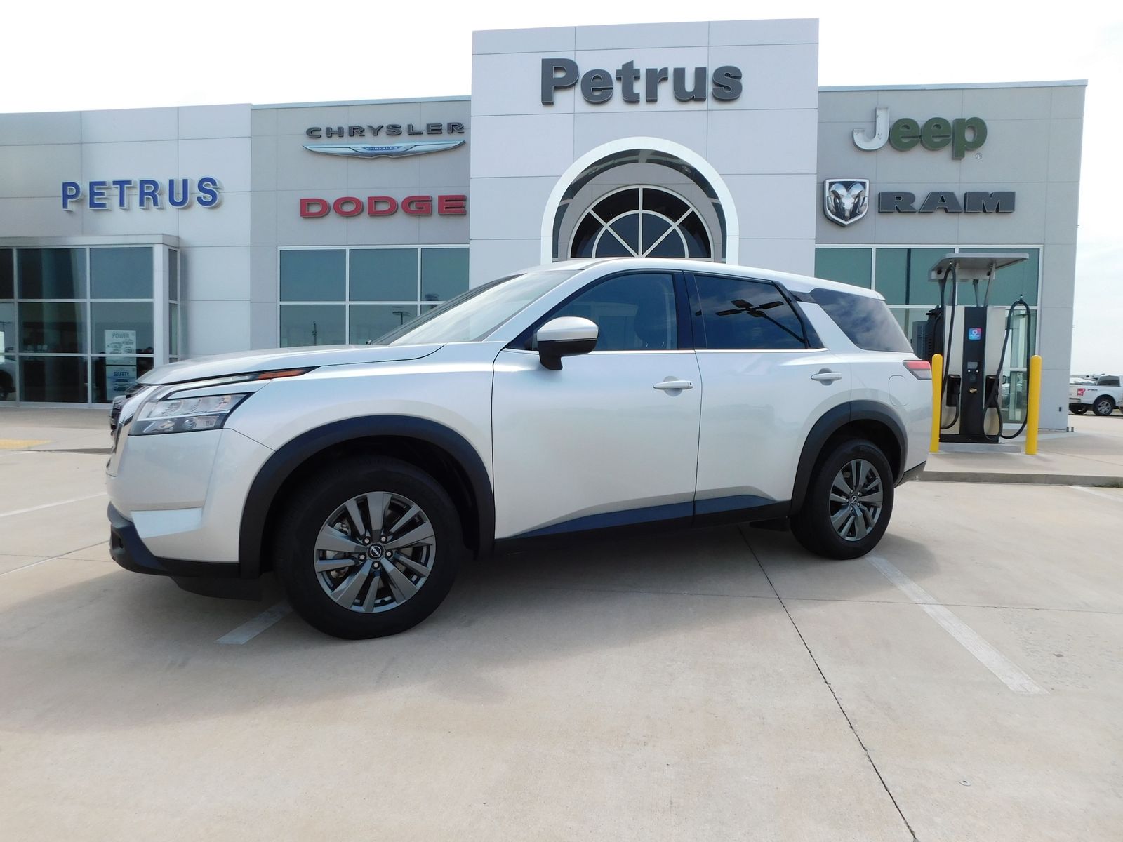 2022 Nissan Pathfinder S