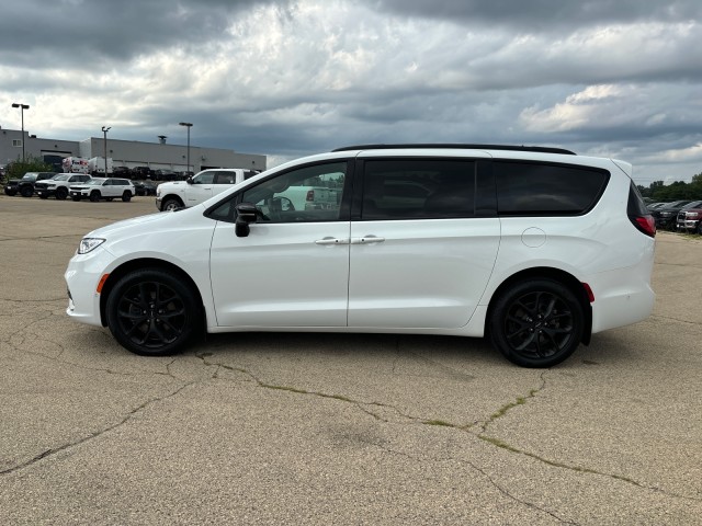 2023 Chrysler Pacifica Limited 121.6