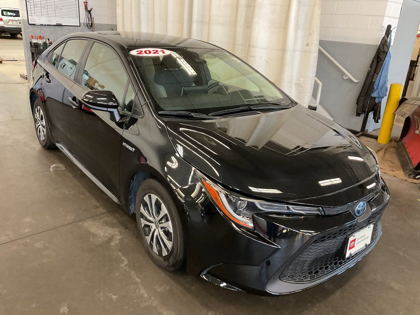 2021 Toyota Corolla Hybrid LE Sedan