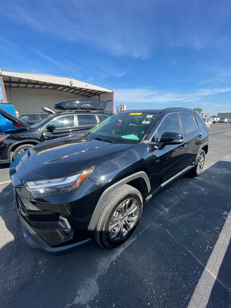 2022 Toyota RAV4 Hybrid XLE Premium