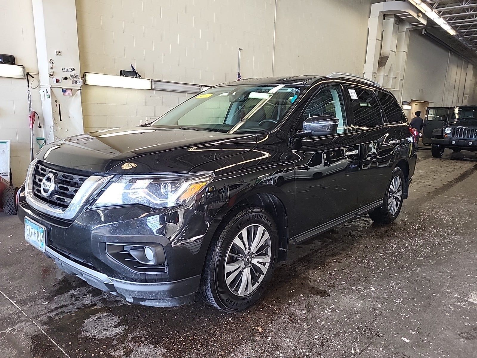 2020 Nissan Pathfinder SV
