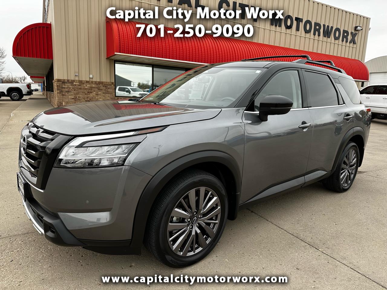 2024 Nissan Pathfinder SL