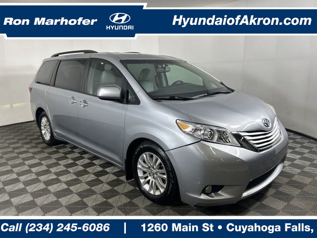 2015 Toyota Sienna XLE 8-Passenger 119.3