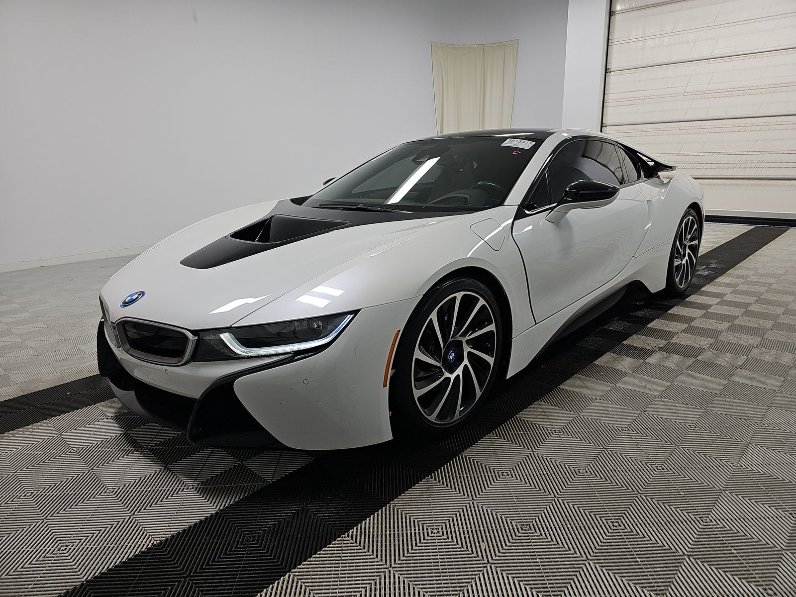 2015 BMW i8 PURE IMPULSE WORLD