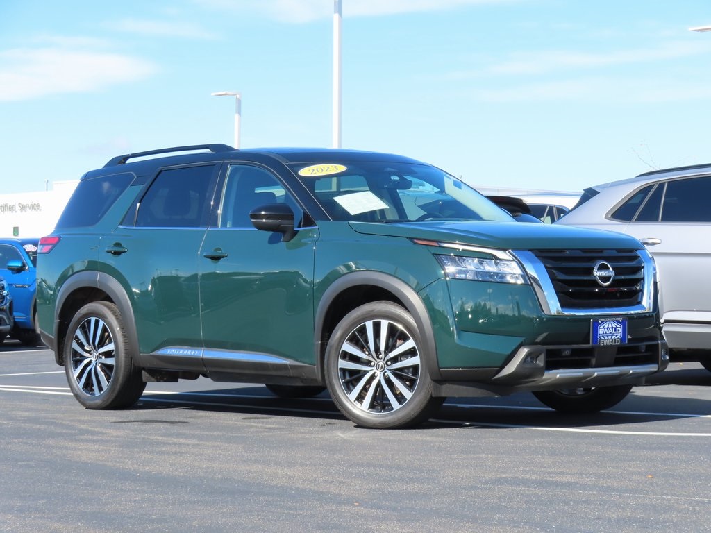 2023 Nissan Pathfinder Platinum