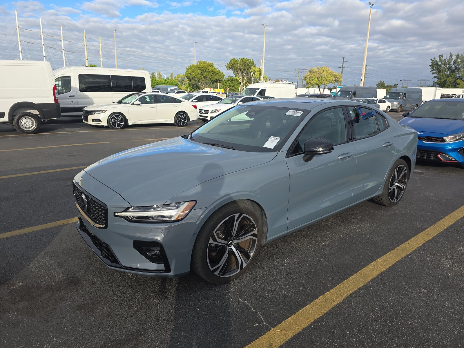 2024 Volvo S60 B5 Plus Dark