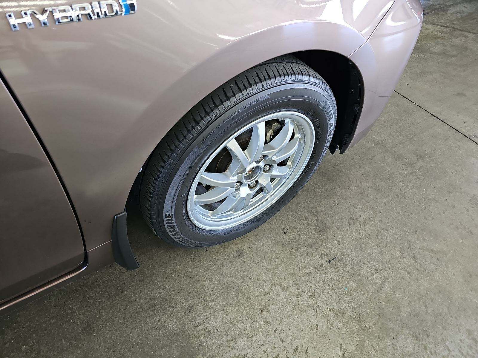 2016 Toyota Prius v Two FWD