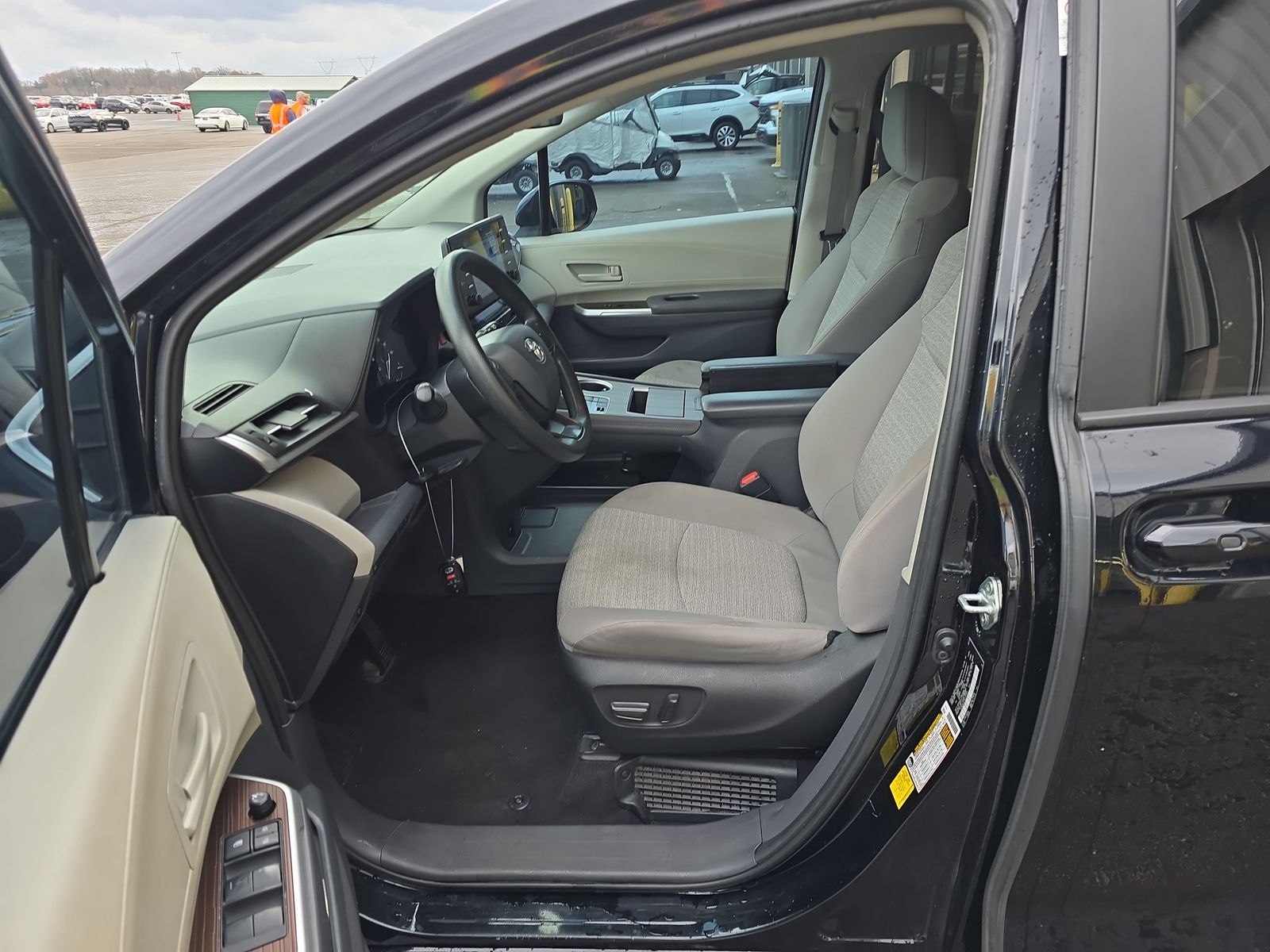 2022 Toyota Sienna LE FWD