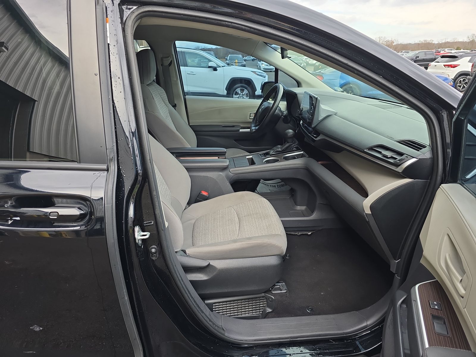 2022 Toyota Sienna LE FWD