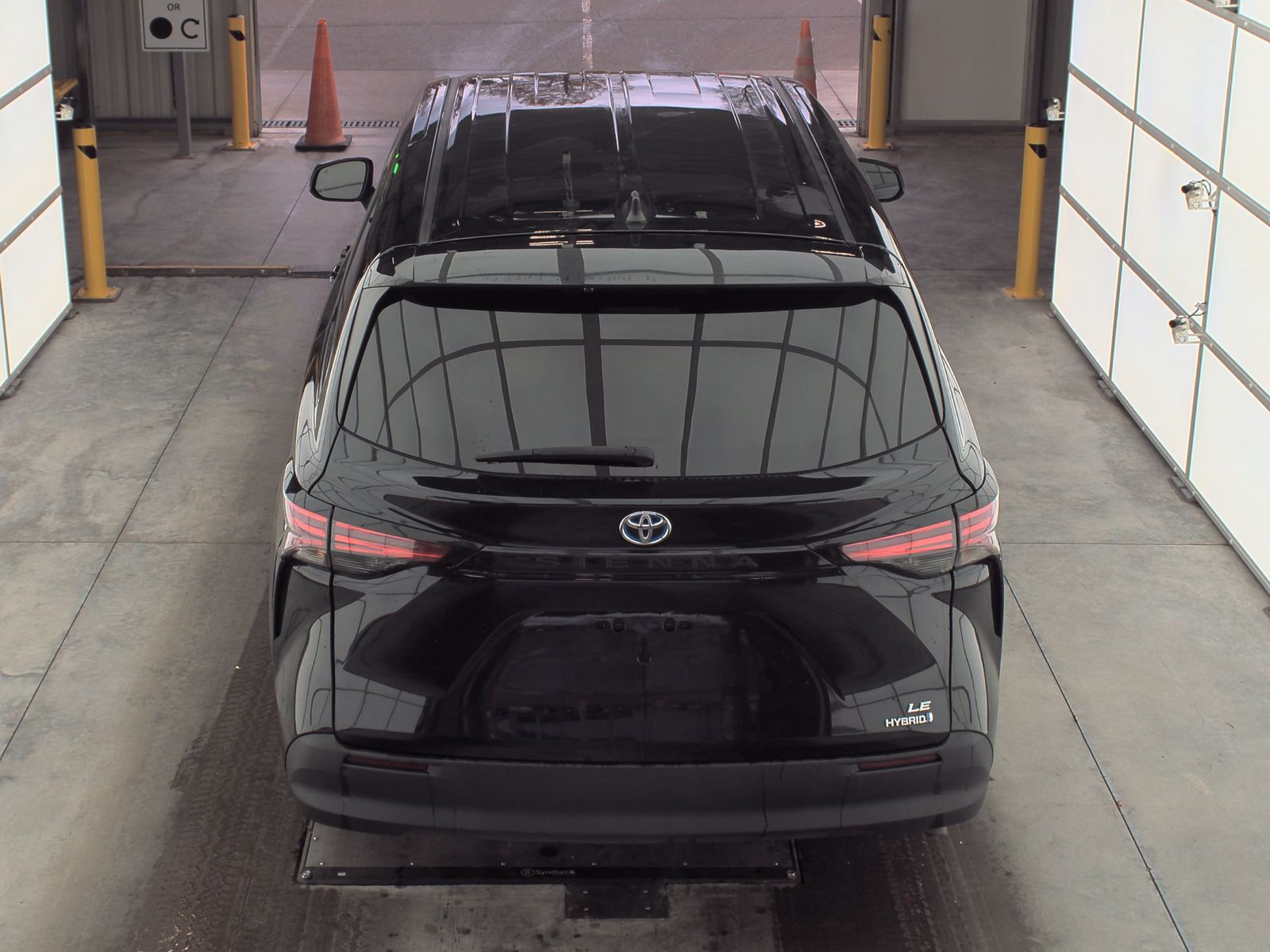 2022 Toyota Sienna LE FWD