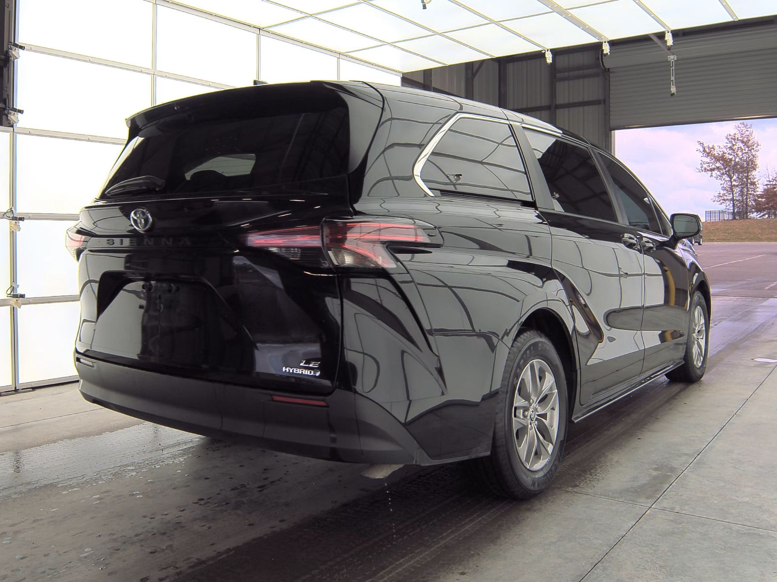 2022 Toyota Sienna LE FWD