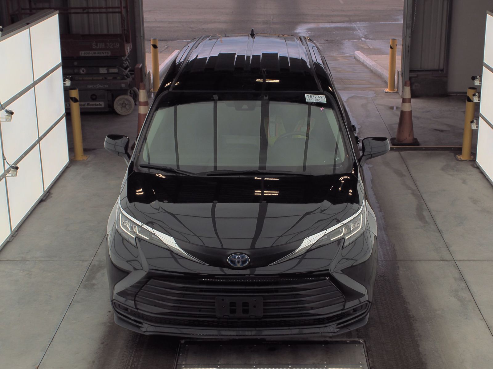 2022 Toyota Sienna LE FWD