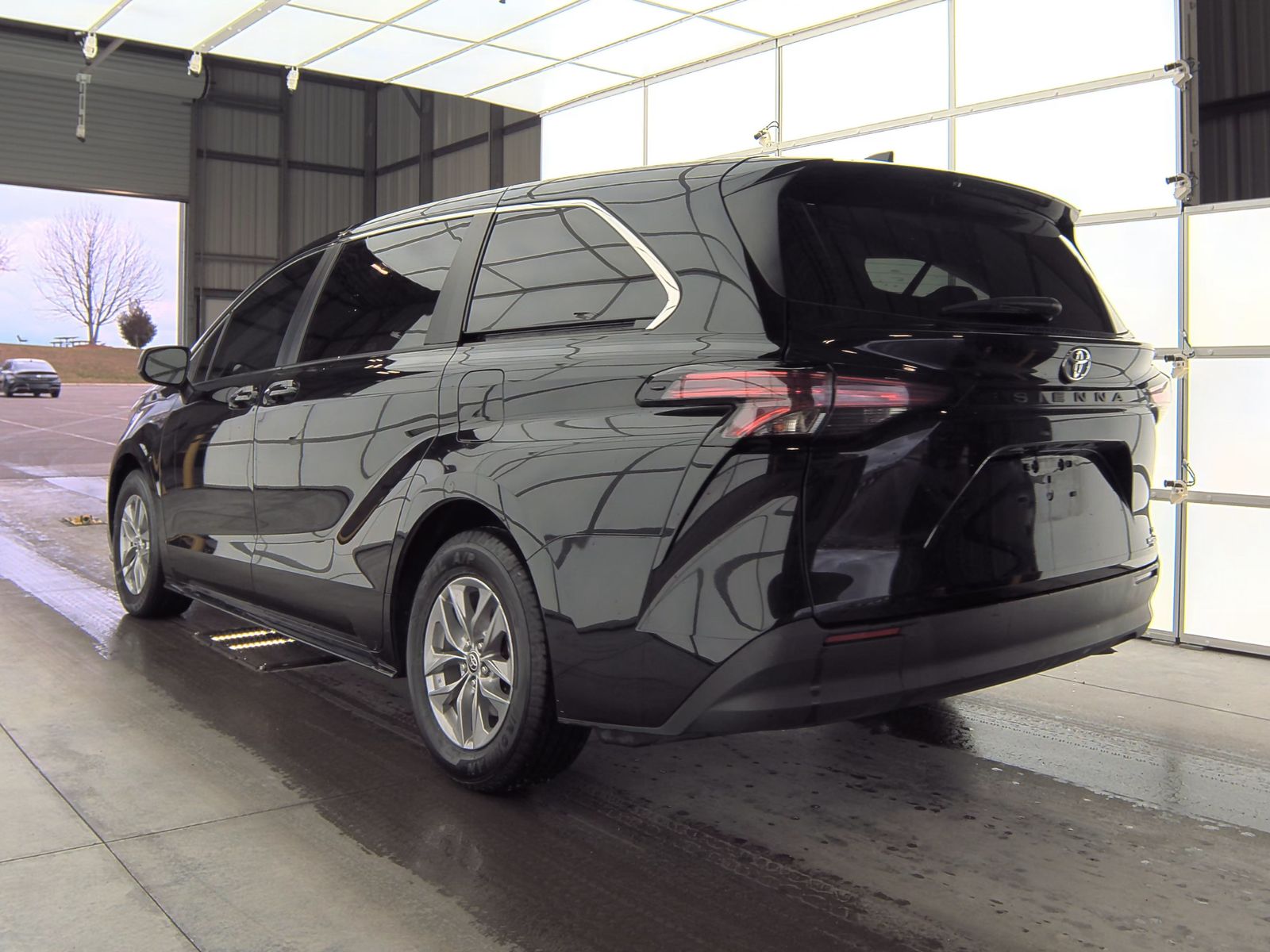 2022 Toyota Sienna LE FWD